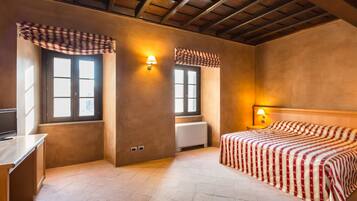 Double or Twin Room | Minibar, in-room safe, desk, free cots/infant beds