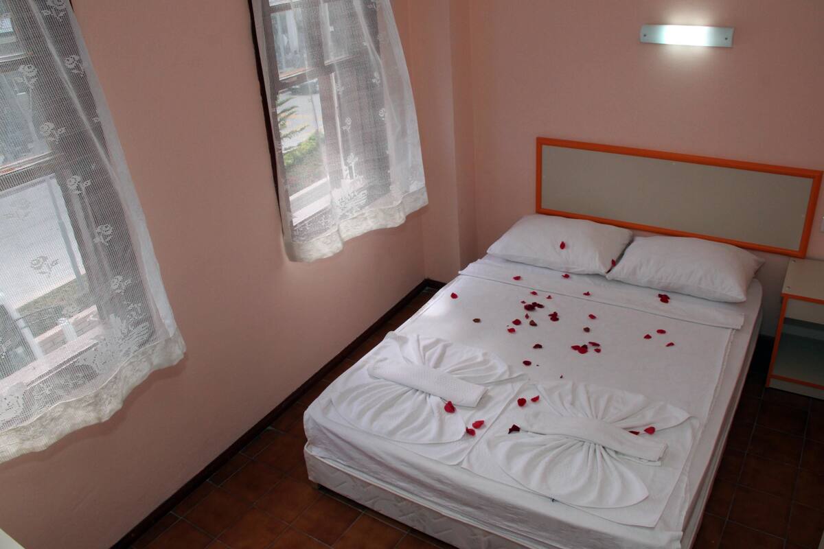 Desk, free cots/infant beds, free WiFi