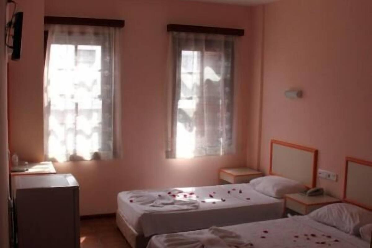 Desk, free cots/infant beds, free WiFi