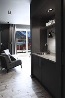 Design Suite, Ocean View | Private kitchenette