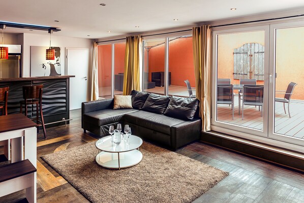 Deluxe Studio, 1 Bedroom, Terrace (Sauna 25€ per day) | Living area