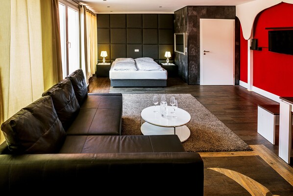 Deluxe Studio, 1 Bedroom, Terrace (Sauna 25€ per day) | Living area