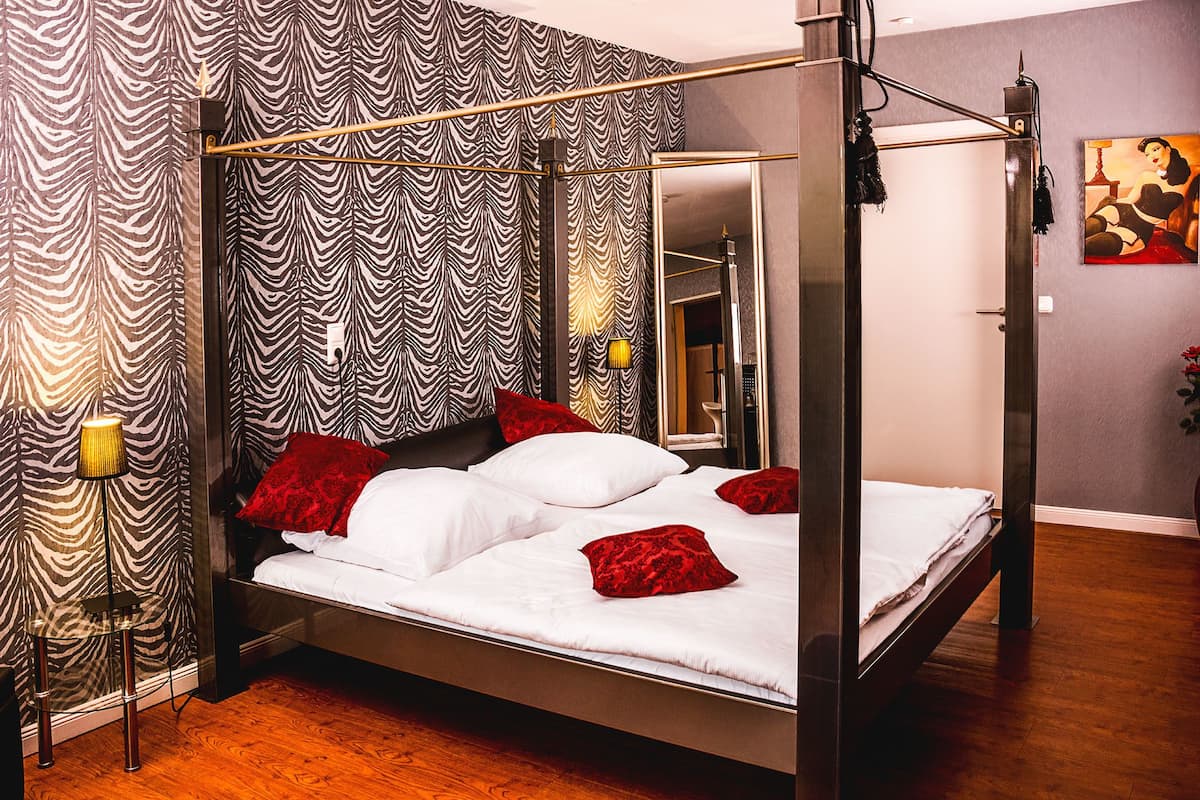 Comfort Room (308 KuS Standard DZ mit Küchenzeile) | Free WiFi, individually decorated, individually furnished, bed sheets