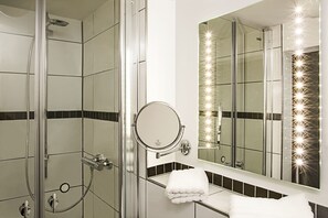 Double Room (kleines Penthouse Zugang Dachterasse) | Bathroom