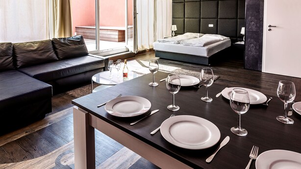 Studio – deluxe, 1 soverom, terrasse (Sauna 25€ per day) | Oppholdsområde | Flatskjerm-TV