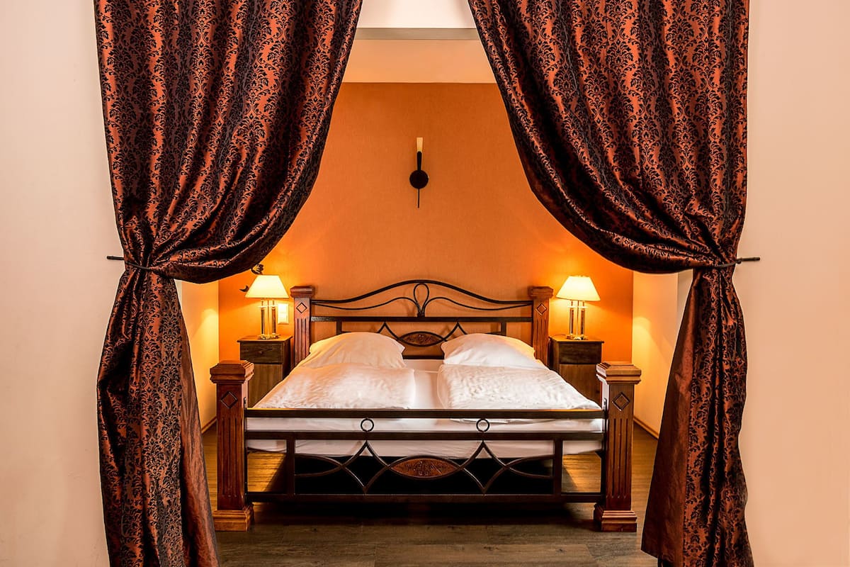 Deluxe Double Room (202 großes Doppelzimmer) | Free WiFi, individually decorated, individually furnished, bed sheets