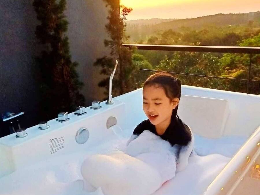 Suite Room | Minibar, individually decorated, free WiFi, bed sheets