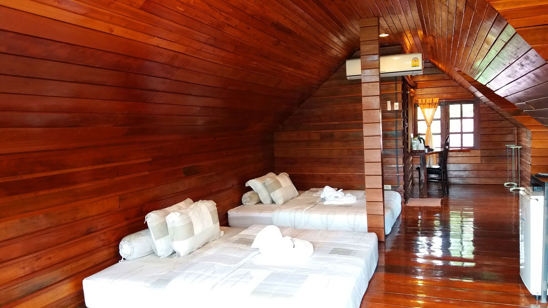 Minibar, individually decorated, free WiFi, bed sheets