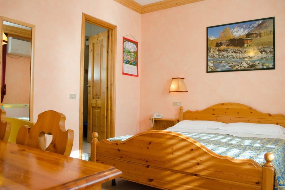 In-room safe, free WiFi, bed sheets