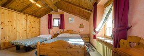 In-room safe, free WiFi, bed sheets - Hotel Stelvio (Varese)