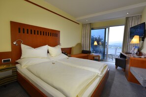 Comfort Double Room, Valley View | Hypo-allergenic bedding, in-room safe, desk, cribs/infant beds