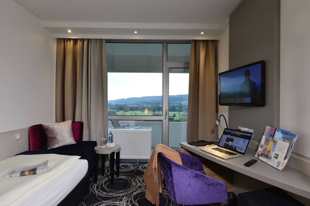 hypo-allergenic bedding, in-room safe, desk, cots/infant beds