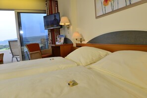 Hypo-allergenic bedding, in-room safe, desk, cots/infant beds - Trip Inn Landhotel Bad Soden-Salmünster (Bad Soden-Salmuenster)