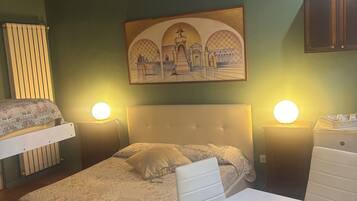 Camera Quadrupla Superior (Verde) | Biancheria da letto di alta qualità, una cassaforte in camera