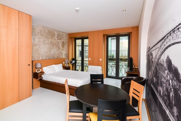스튜디오, 더블침대 1개, 간이주방 | 객실 내 금고, 책상, 암막 커튼, 방음 설비