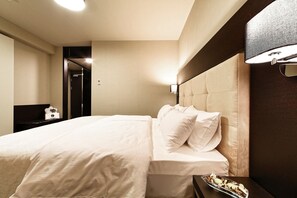 Superior Double Room | Select Comfort beds, in-room safe, desk, soundproofing - Hotel Victory (Popuvky)