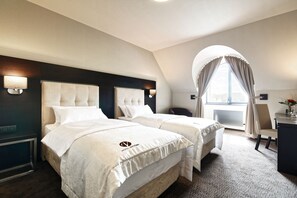 Matelas Select Comfort, coffres-forts dans les chambres, bureau