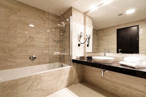 Suite | Bathroom | Free toiletries, hair dryer, towels - Hotel Victory (Popuvky)