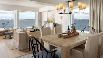 Premier Suite | 1 bedroom, Egyptian cotton sheets, premium bedding, in-room safe