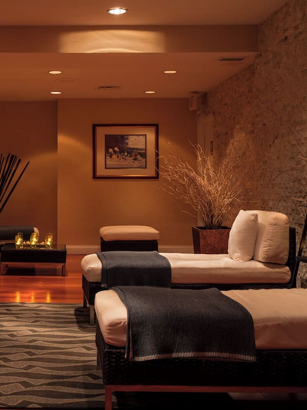 Couples treatment rooms, body treatments, aromatherapy