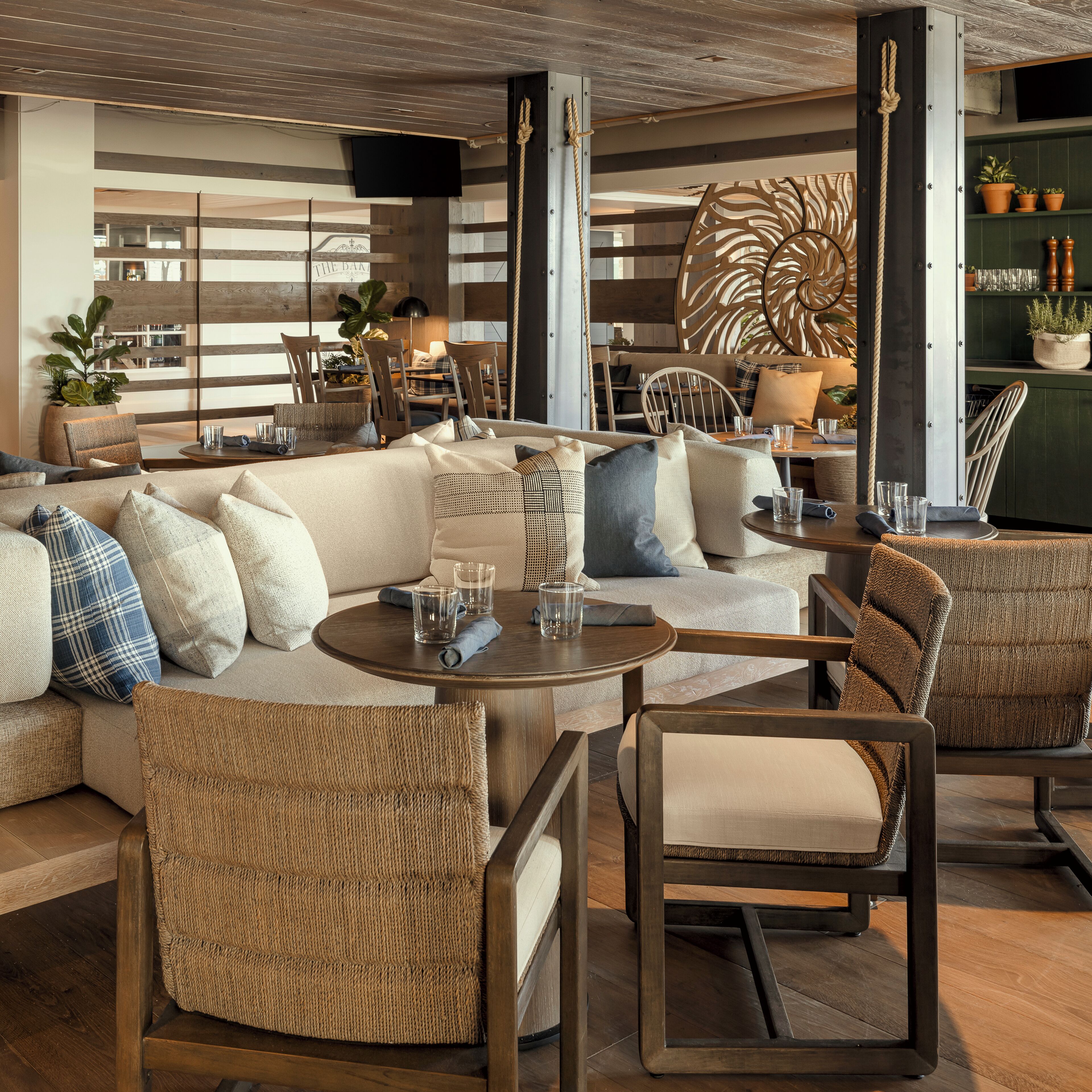 3 restaurants; ze serveren er ontbijt, lunch, diner en brunch 