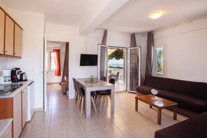 Superior-Villa, Meerblick | Schreibtisch, schallisolierte Zimmer, Bügeleisen/Bügelbrett