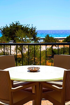 Terrace/patio - Romanos Beach Villas (Pylos-Nestoras)