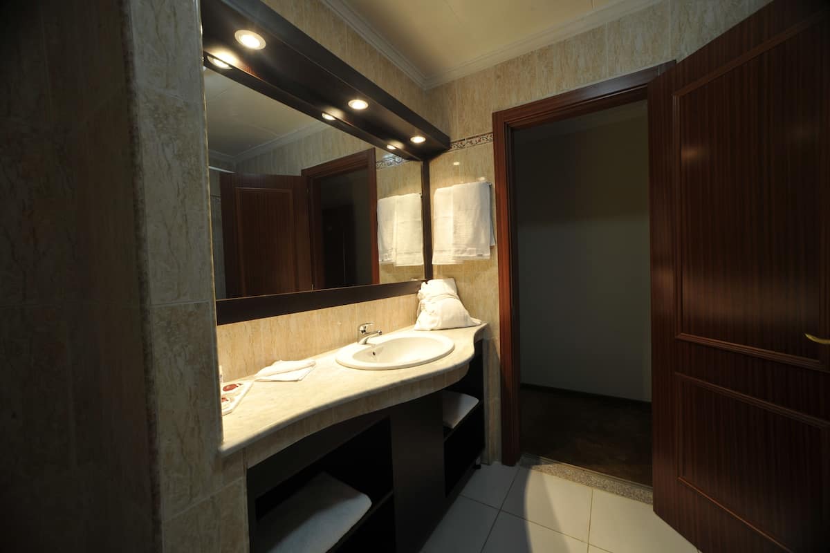 junior suite | bathroom | deep-soaking bathtub, free toiletries, hair dryer, slippers