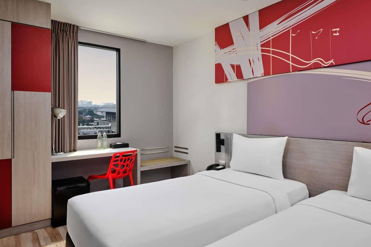 Standard Room, 2 Twin Beds | Minibar, in-room safe, desk, blackout drapes