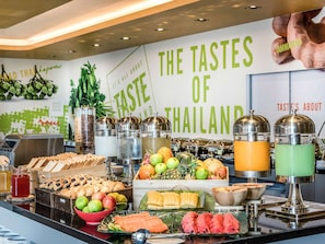 Breakfast, lunch, dinner served; international cuisine