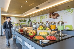 Desayuno buffet diario (THB 282 por persona)