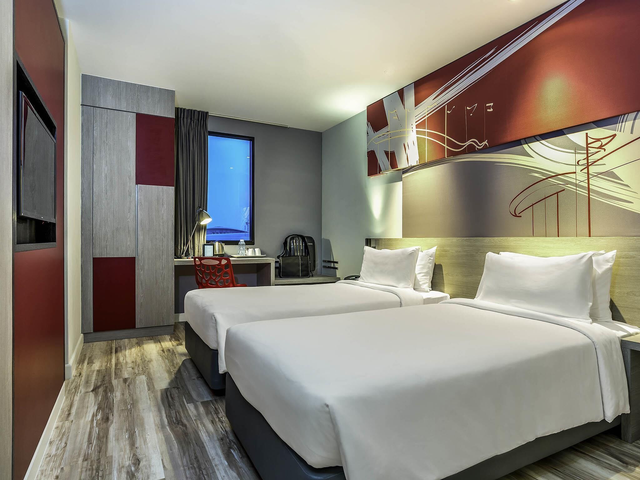 Standard Room, 2 Twin Beds | Minibar, in-room safe, desk, blackout drapes