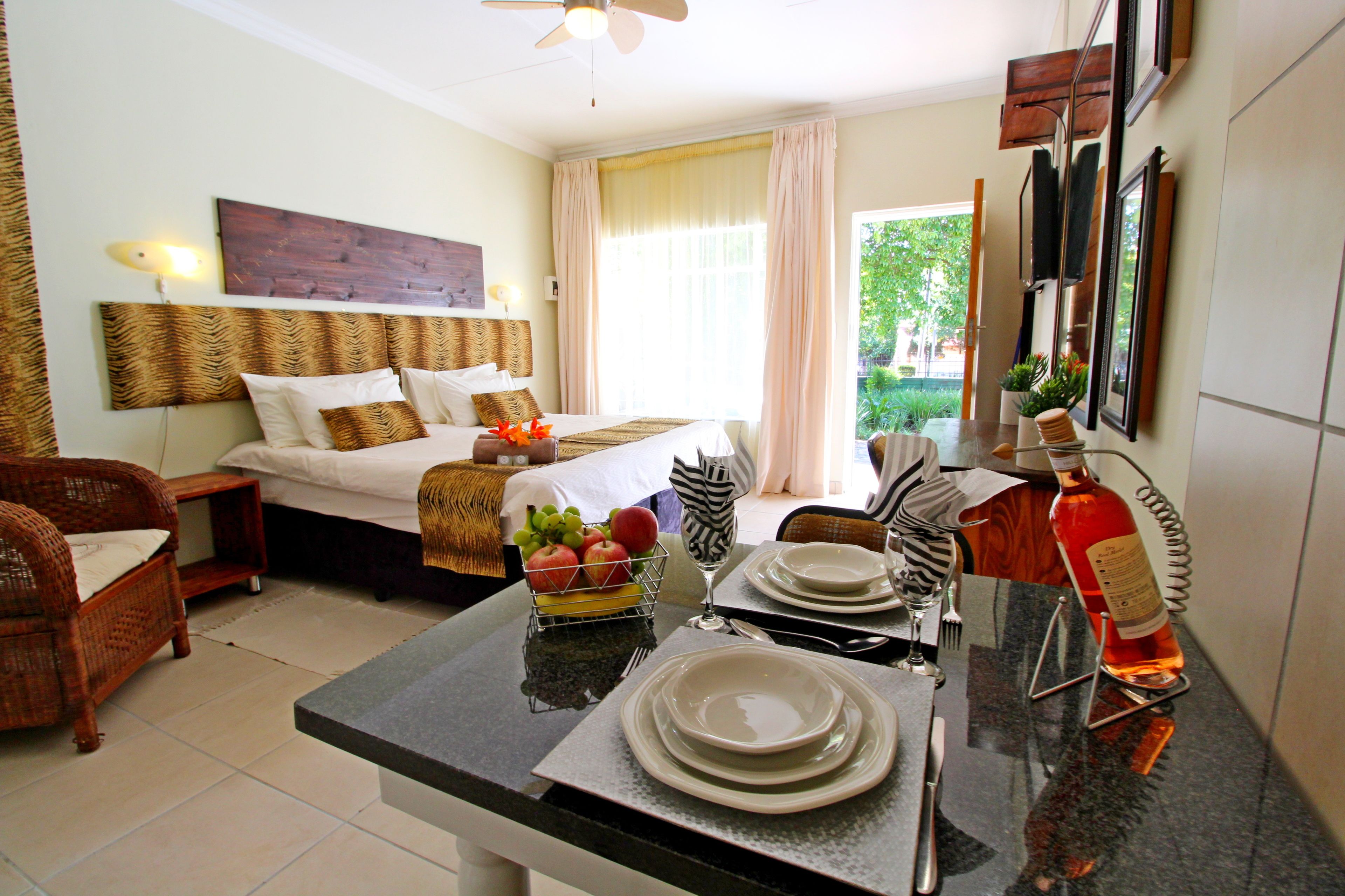 スタンダード スタジオ 1 ベッドルーム (Studio with fan) | 客室 内のダイニングエリア