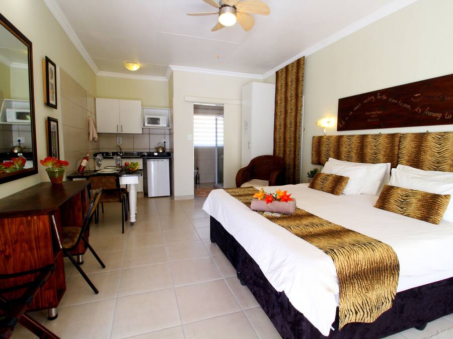 Premium bedding, in-room safe, individually decorated
