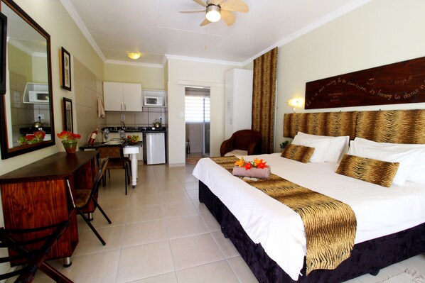 Premium bedding, in-room safe, individually decorated - Wilger Guesthouse (Centurion)