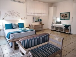 Corporate Studio 1 | Premium bedding, in-room safe, individually decorated