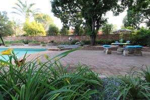 Kolam renang outdoor