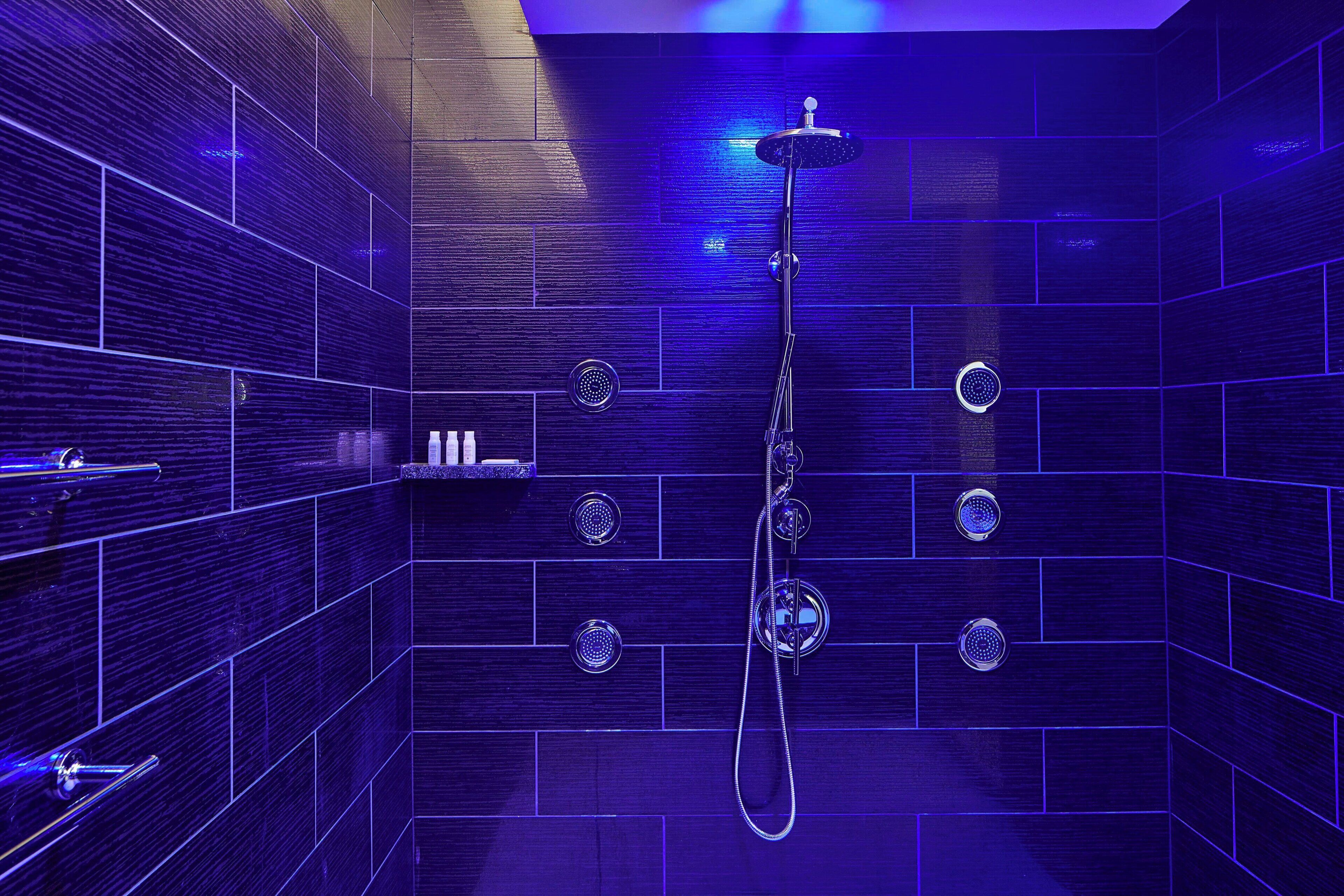 combined shower/bathtub, deep-soaking bathtub, free toiletries