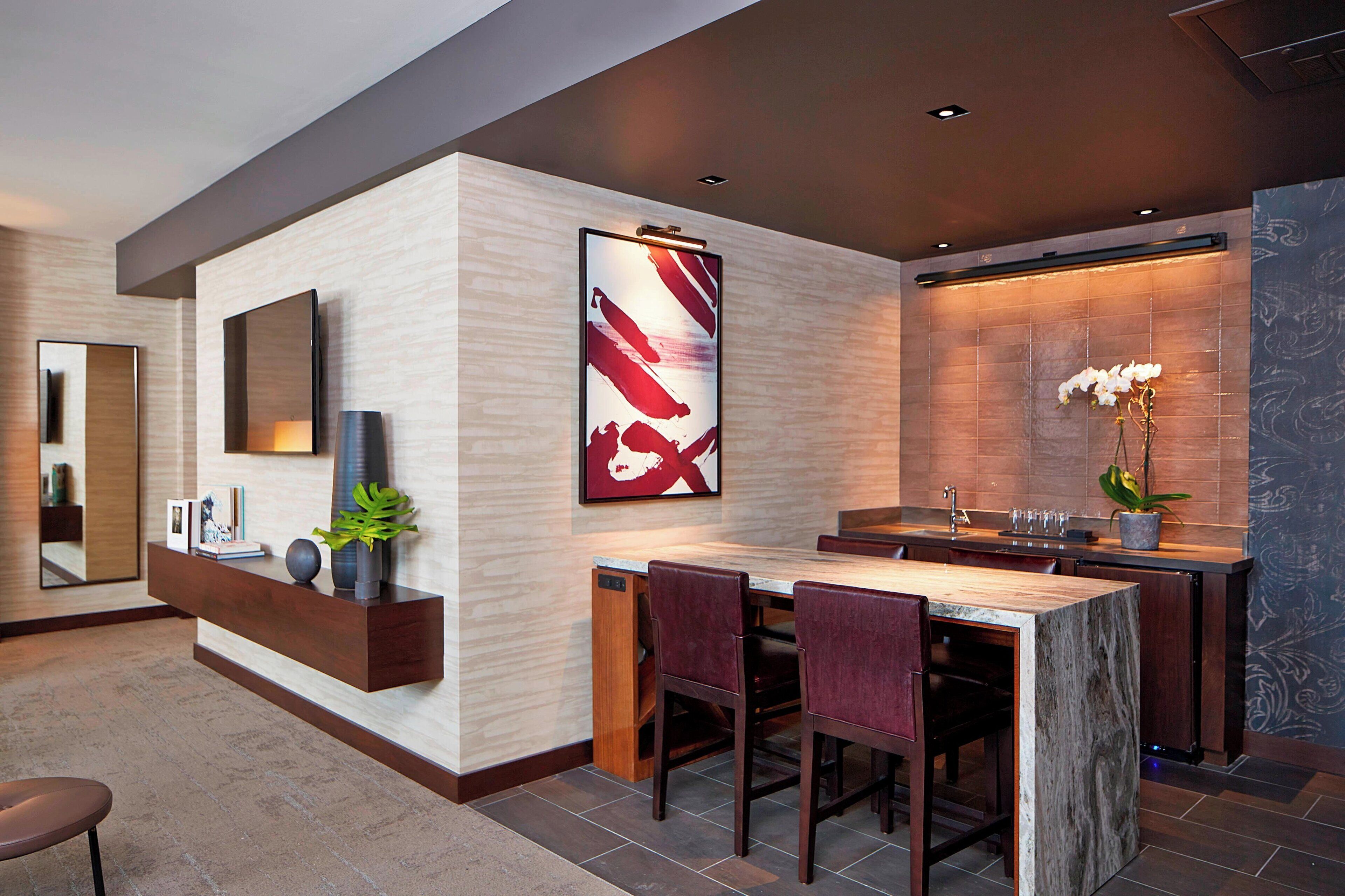 executive suite, 1 king bed with sofa bed | 1 bedroom, in-room safe, desk, iron/ironing board