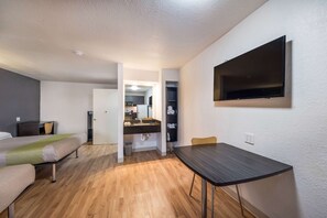 Bed sheets - Studio 6 Irving, TX - Irving DFW Airport East (Irving)