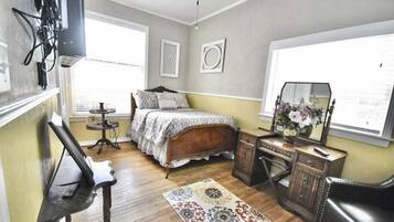 Veranda Suite | 1 bedroom, premium bedding, individually decorated