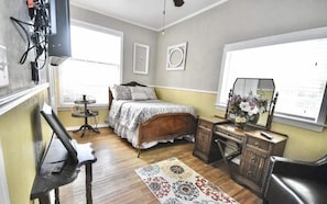 Veranda Suite | 1 bedroom, premium bedding, individually decorated - Sassafras Inn (Mena)