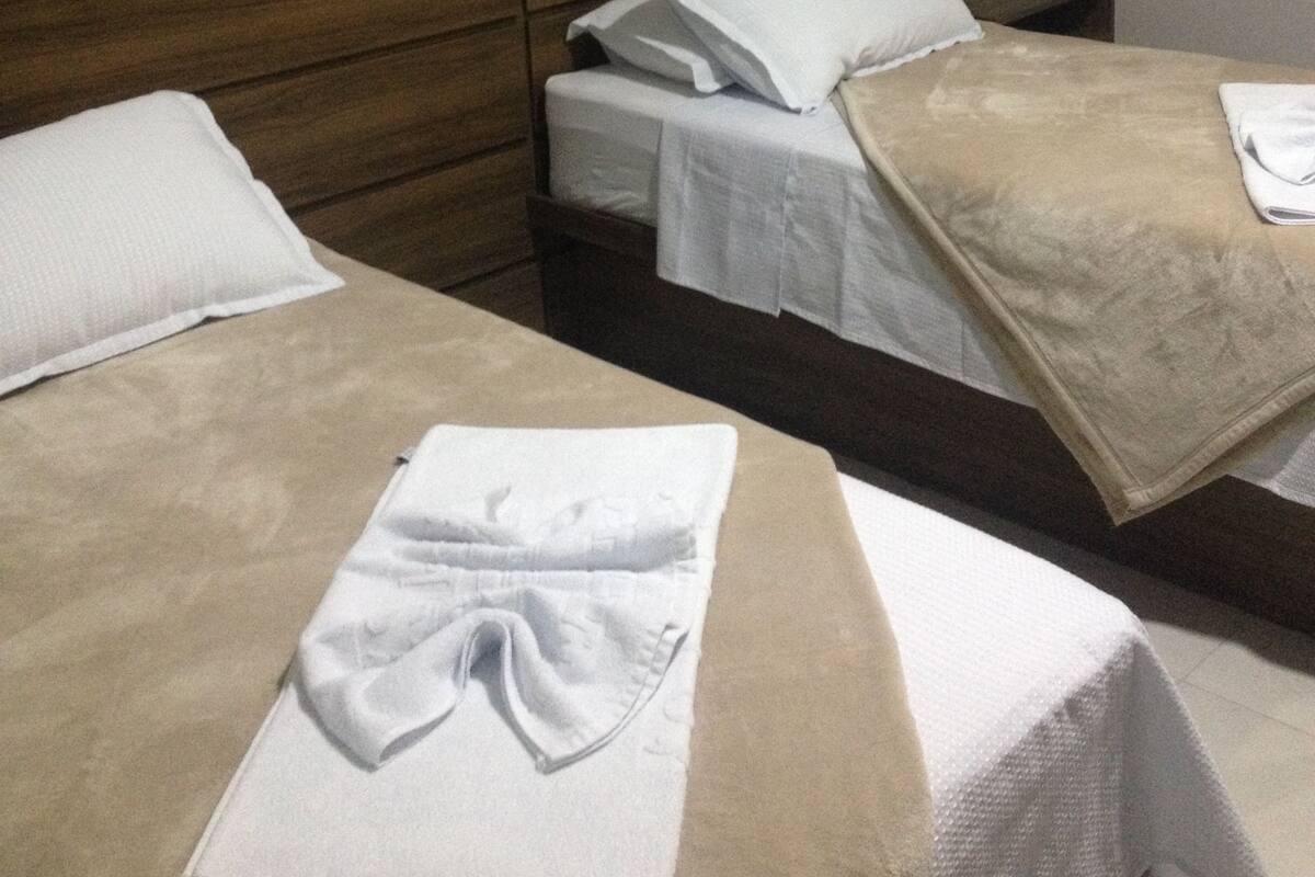 Deluxe-Doppel- oder -Zweibettzimmer | 1 Schlafzimmer, Schreibtisch, kostenloses WLAN, Bettwäsche