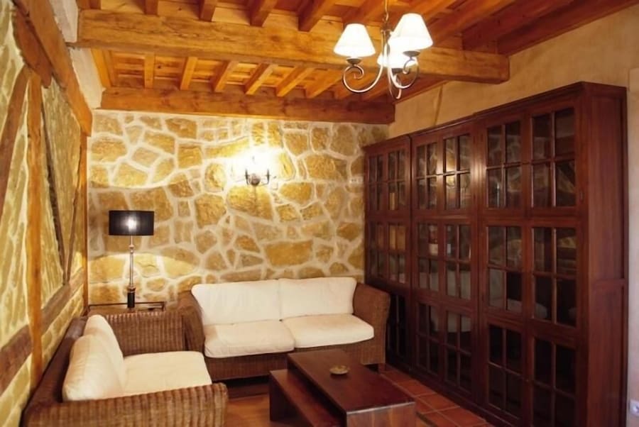 Zona de estar interior de La Casona de Doña Petra