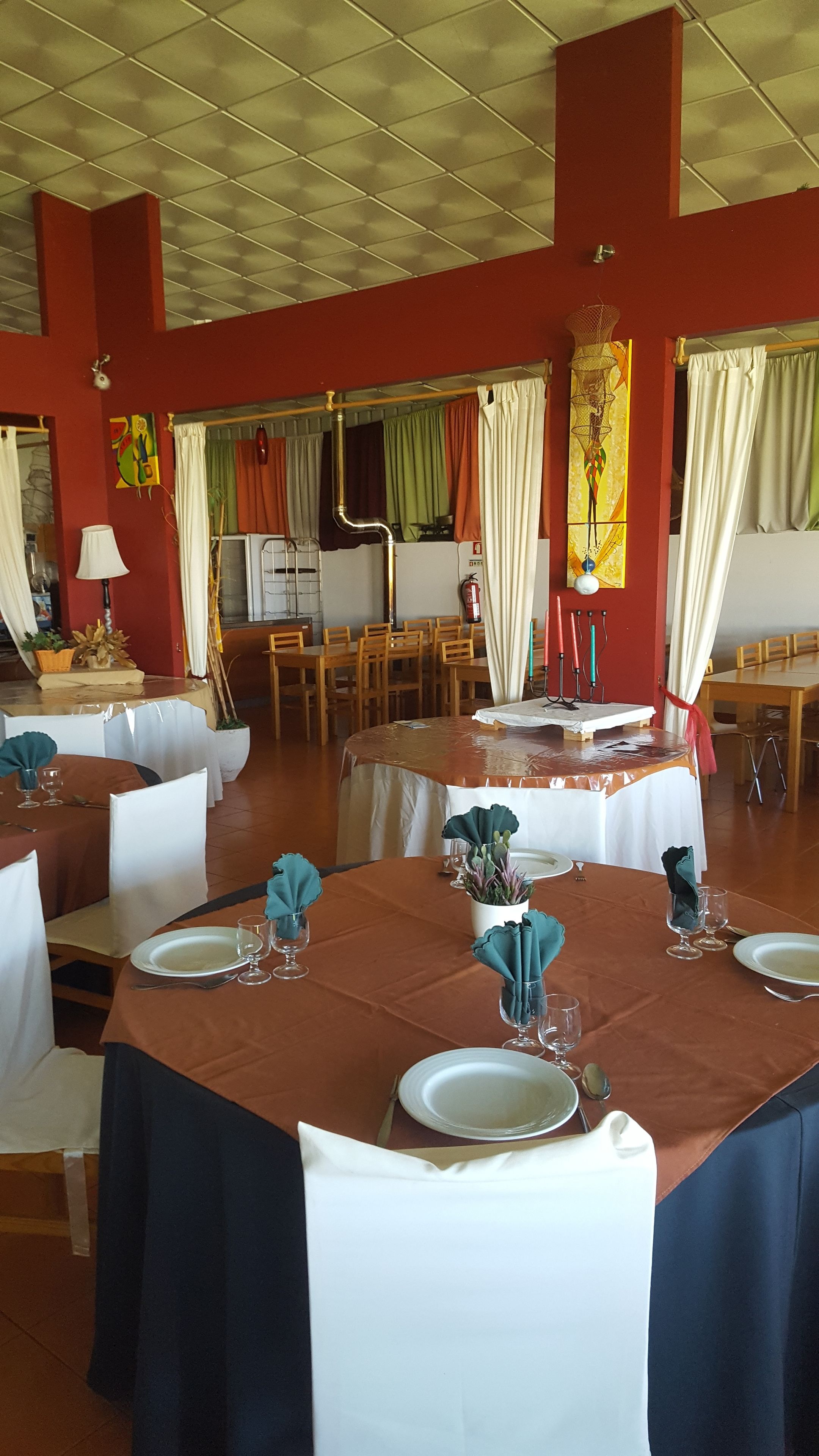 Breakfast, lunch, dinner served; local and international cuisine 