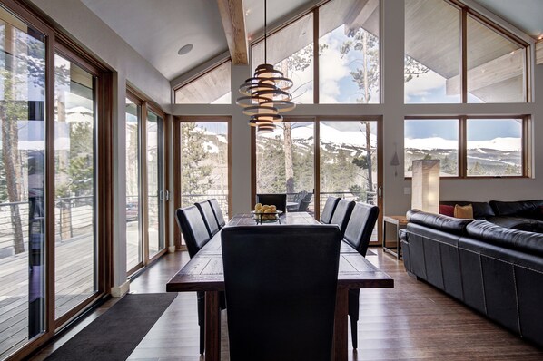 House, 4 Bedrooms | Dining