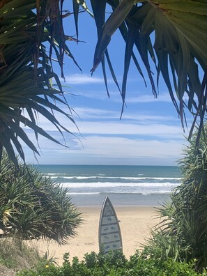 Vista frontal de la propiedad