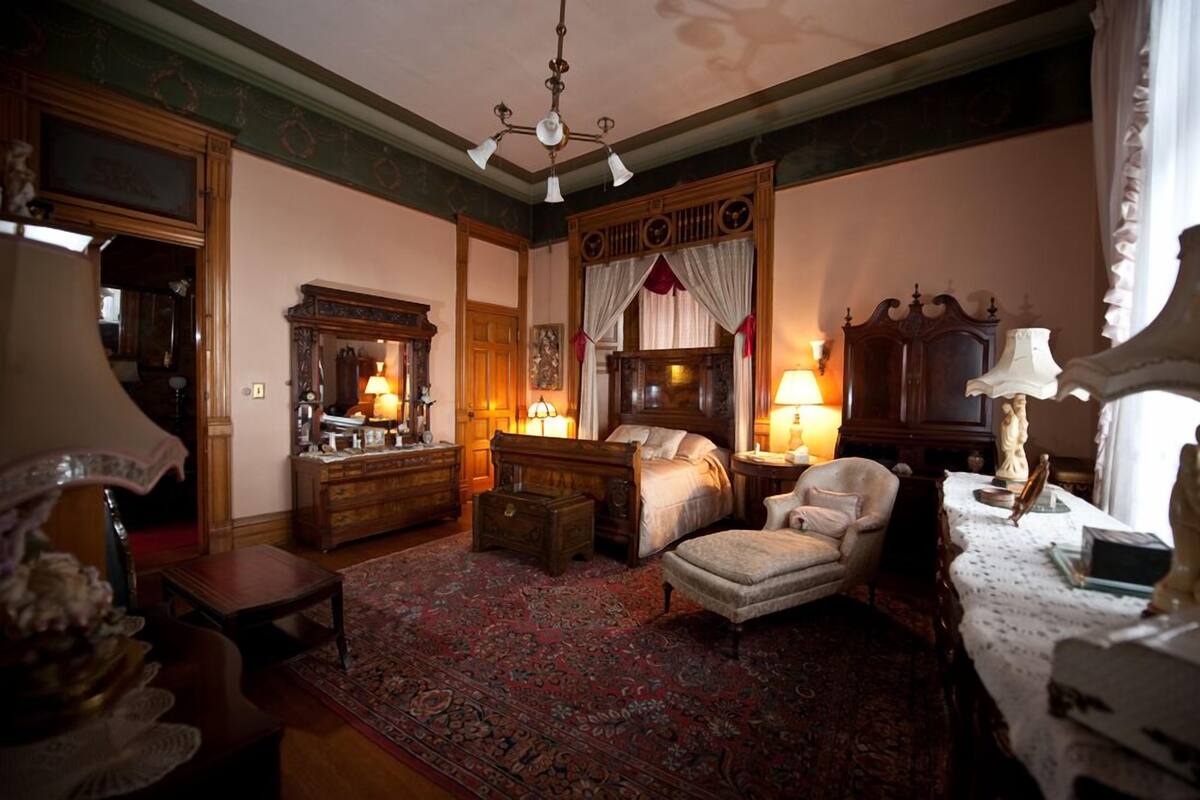 Basic Villa | Desk, laptop workspace, free WiFi, bed sheets