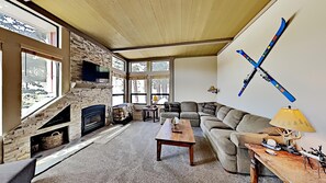 Apartment, Multiple Bedrooms | Living area | LED TV, iPad, tablet, iPod dock - EQC Hotel 637 (Région Test)