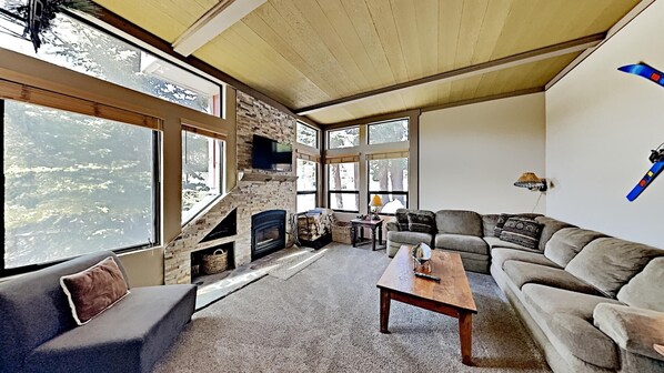 Apartment, Multiple Bedrooms | Living area | LED TV, iPad, tablet, iPod dock - EQC Hotel 637 (Région Test)